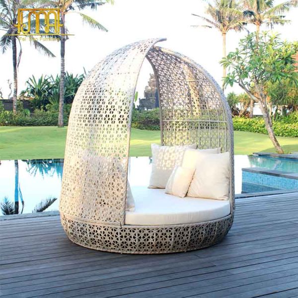 Outdoor daybed with canopy