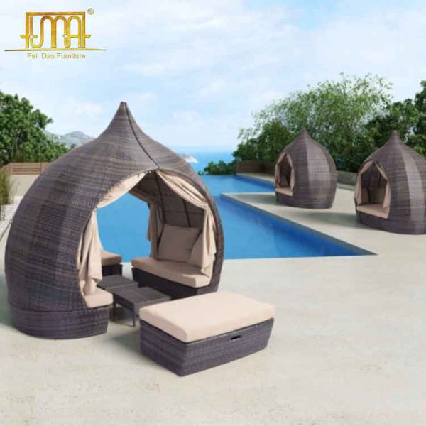 Outdoor daybeds with canopy