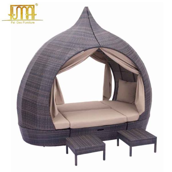 Outdoor daybeds with canopy