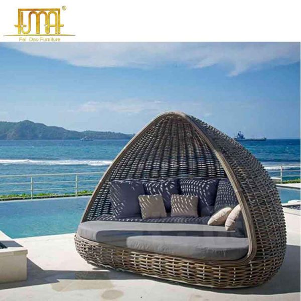 Rattan Canopy Daybed