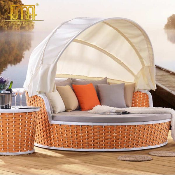 Daybed with canopy outdoor