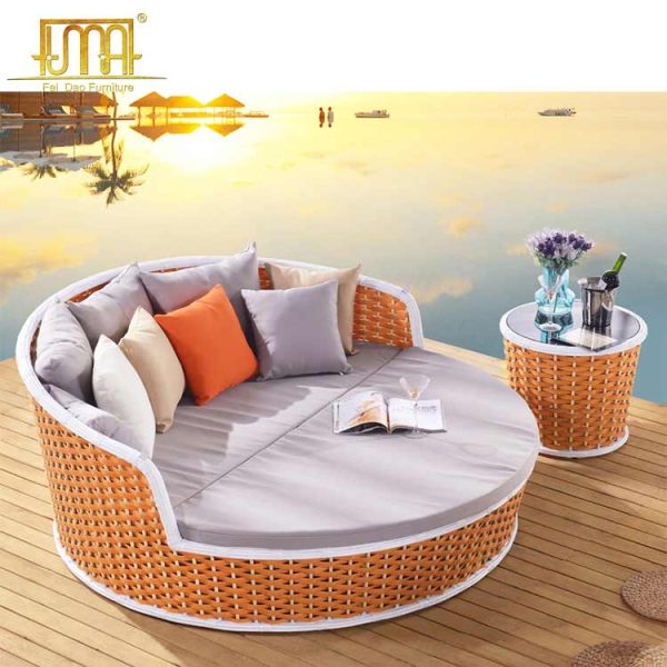 Daybed with canopy outdoor