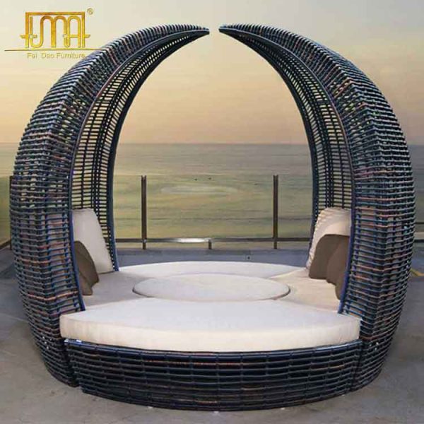 Rattan outdoor daybed