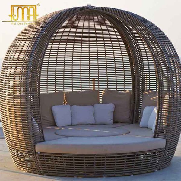 Rattan outdoor daybed