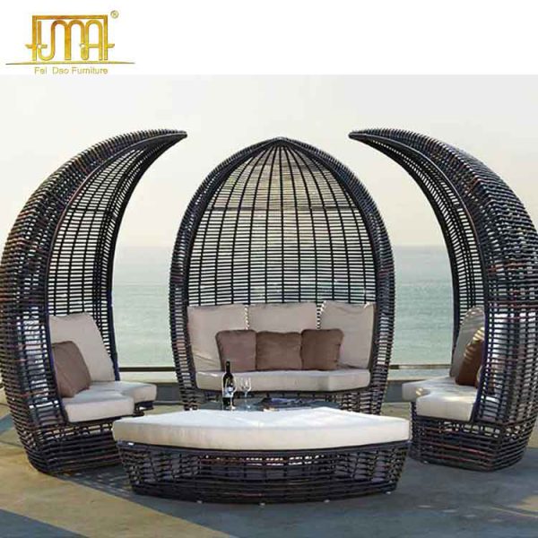 Rattan outdoor daybed
