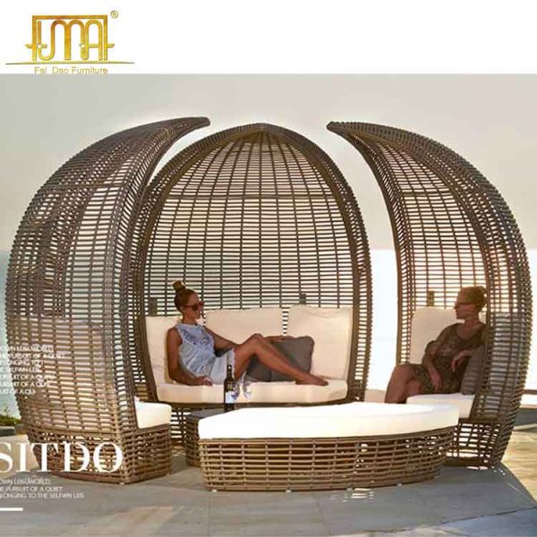 Rattan outdoor daybed