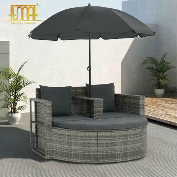 Outdoor sofa daybed