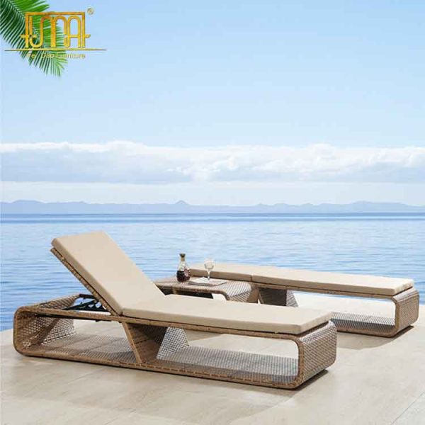 Outdoor sun lounger