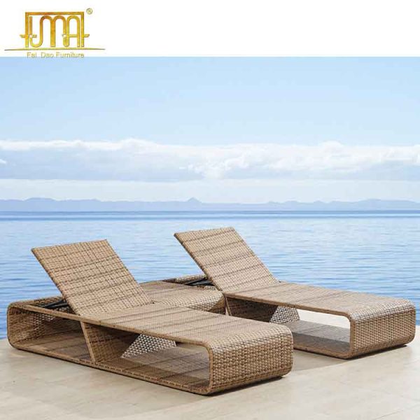 Outdoor sun lounger