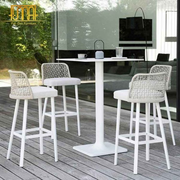 Metal outdoor bar stools