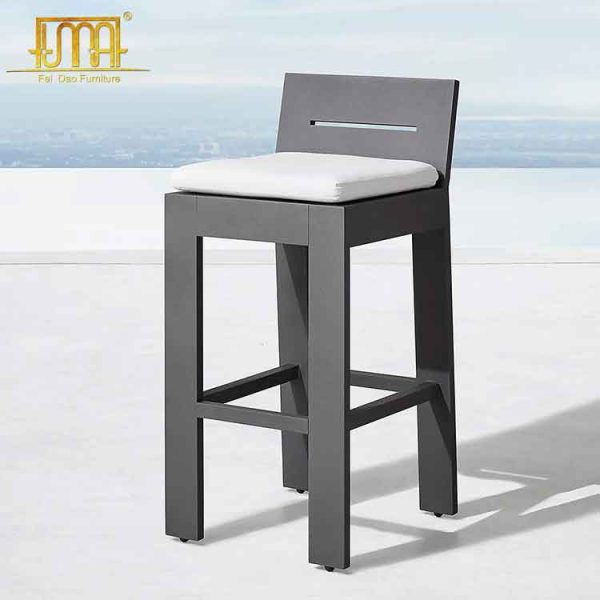 Outdoor counter height stools