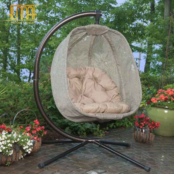 Outdoor hanging egg chair