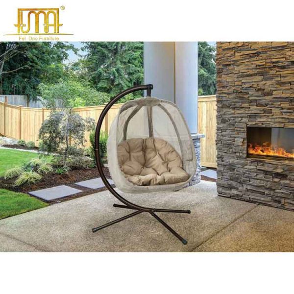 Outdoor hanging egg chair