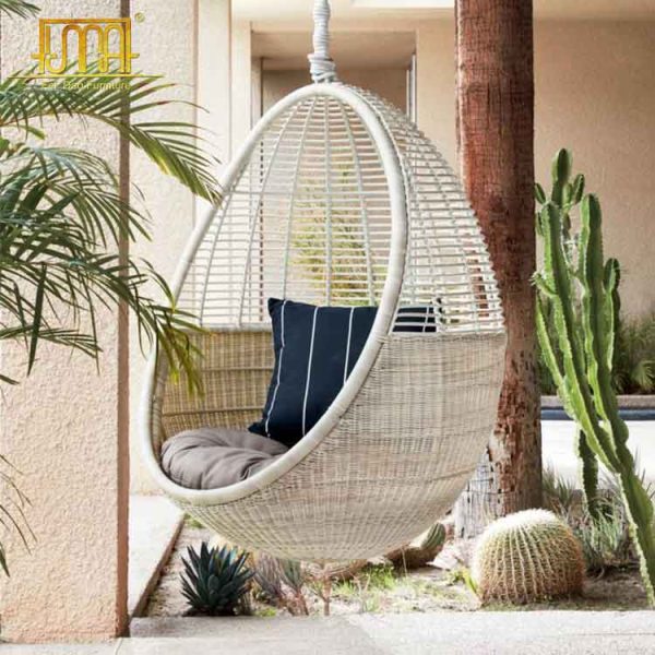 Outdoor hanging chair