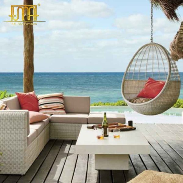 Outdoor furniture open the way in Hospitality