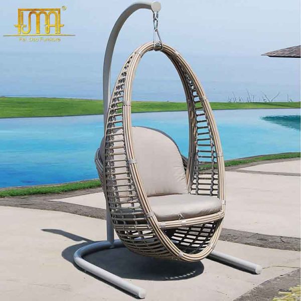 Hanging swing chair