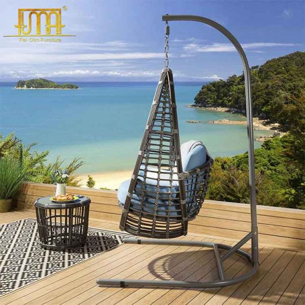 Hanging swing chair