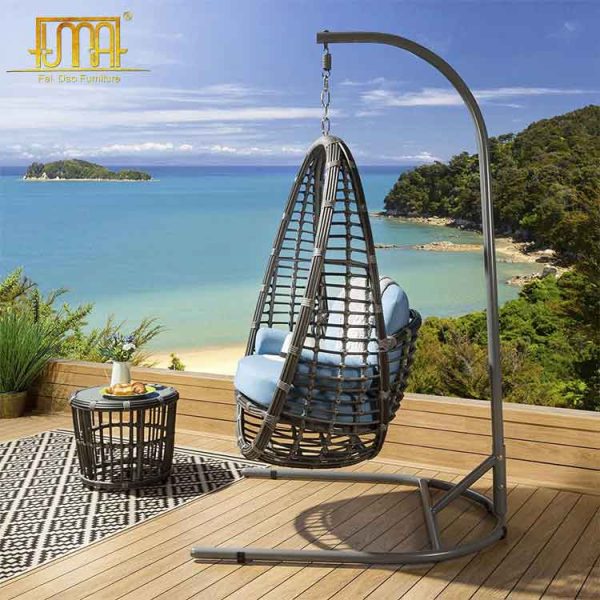 Hanging swing chair