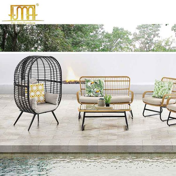 Restaurant patio furnishings that attract customers