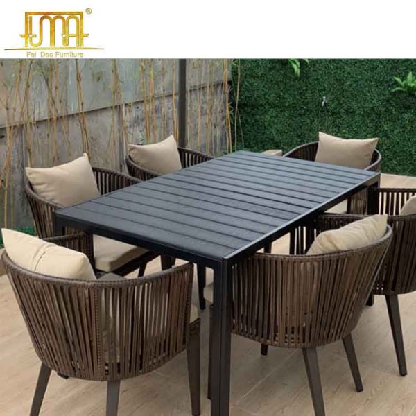 Outdoor dining set