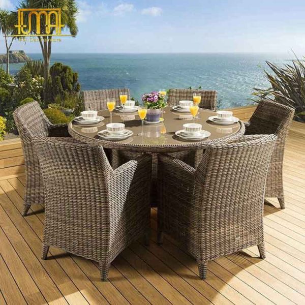 Round outdoor dining sets