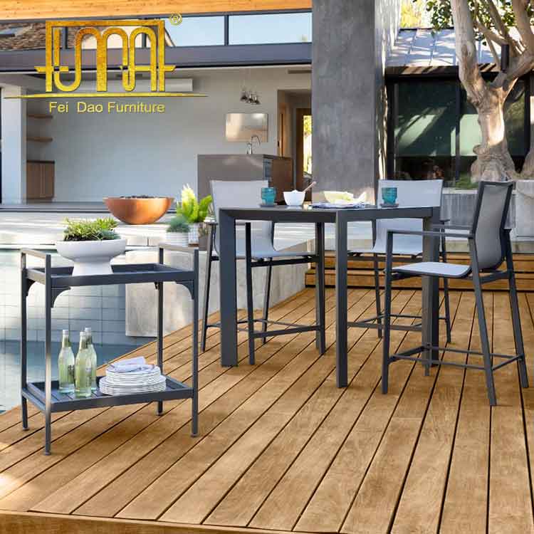 10 Backyard Bar Ideas