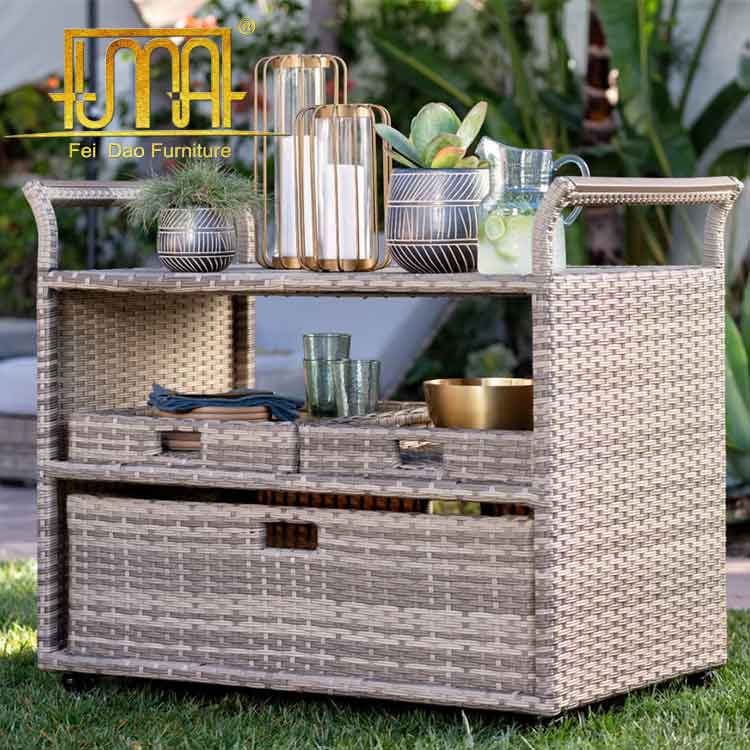 10 Backyard Bar Ideas