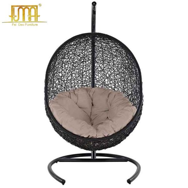 Hanging outdoor egg chair