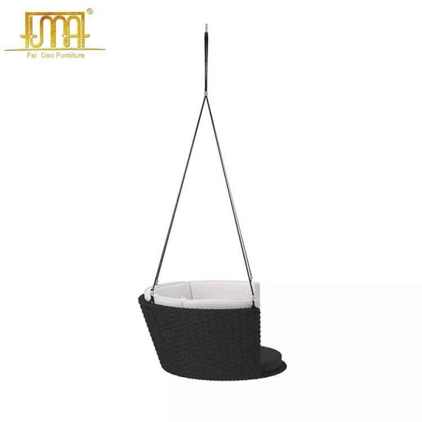 Outdoor hanging swing chair