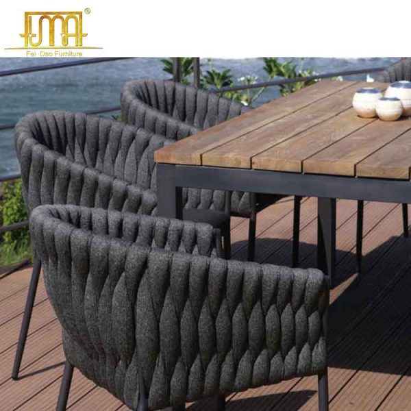 Modern outdoor lounge chair