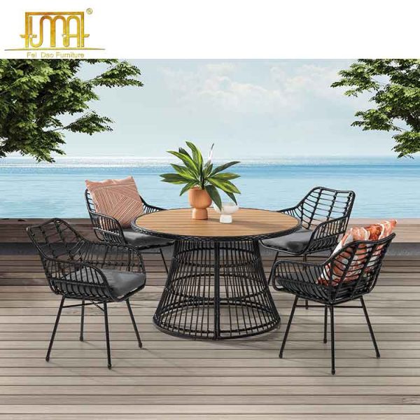 Outdoor dining sets for 4