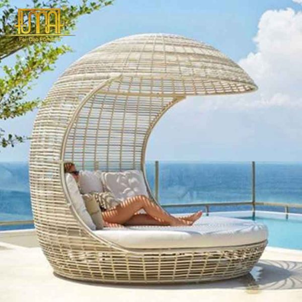 Canopy daybed outdoor