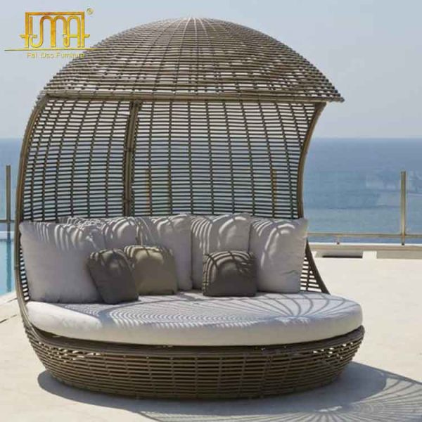Canopy daybed outdoor