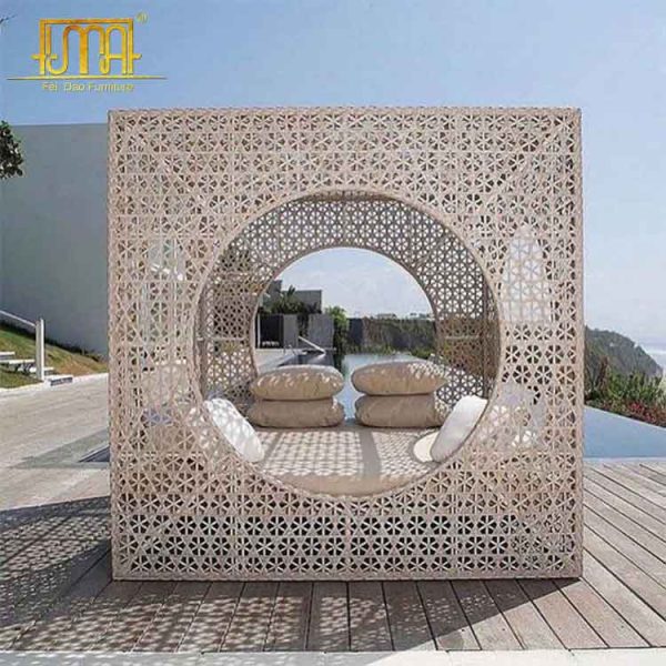 Outdoor canopy daybeds