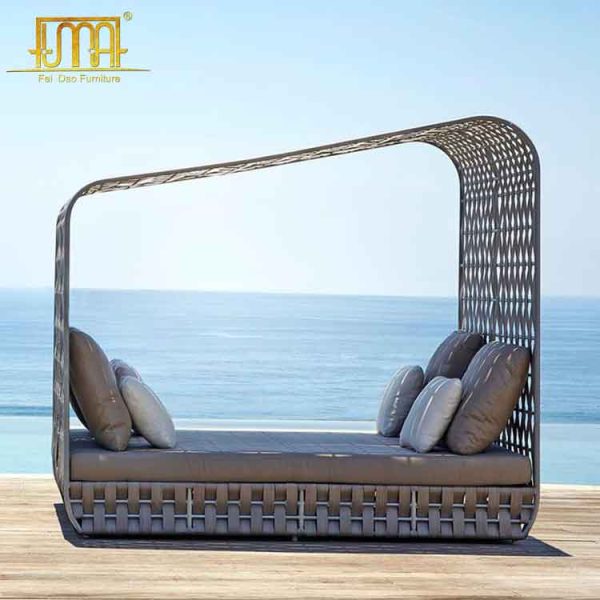 Modern outdoor daybed