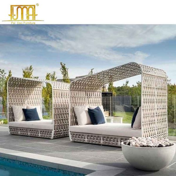 Modern outdoor daybed