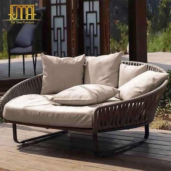 Outdoor daybed bench