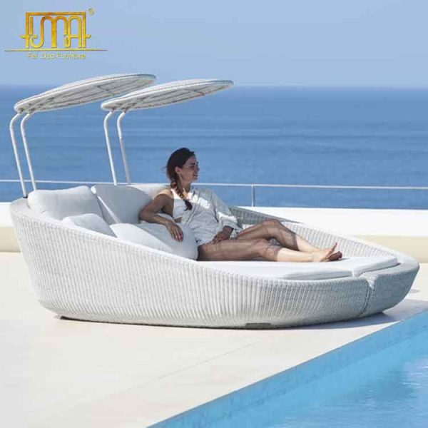 Lounge daybed outdoor