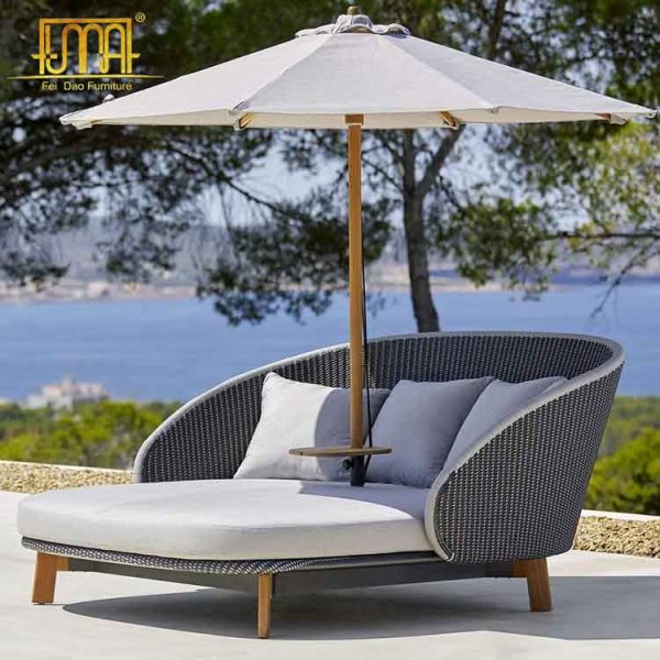 Outdoor daybed lounge