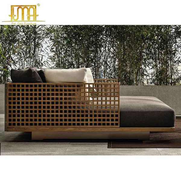 Luxury outdoor daybed