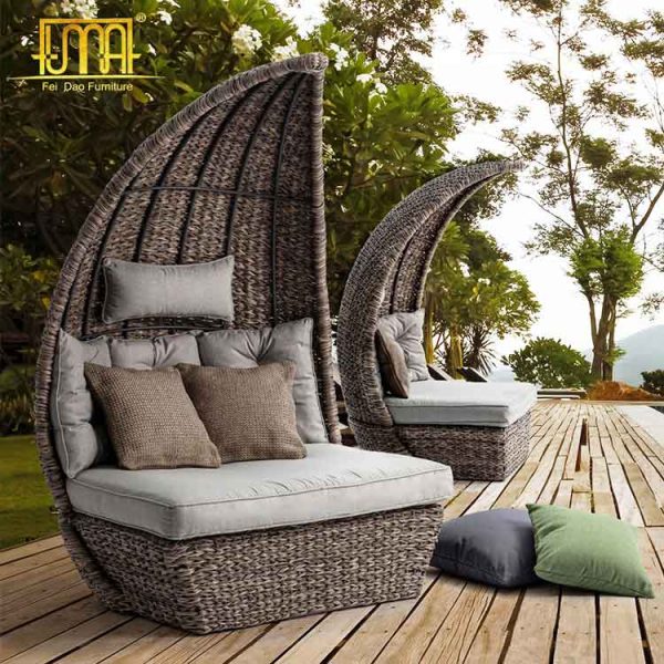 Daybed outdoor with canopy