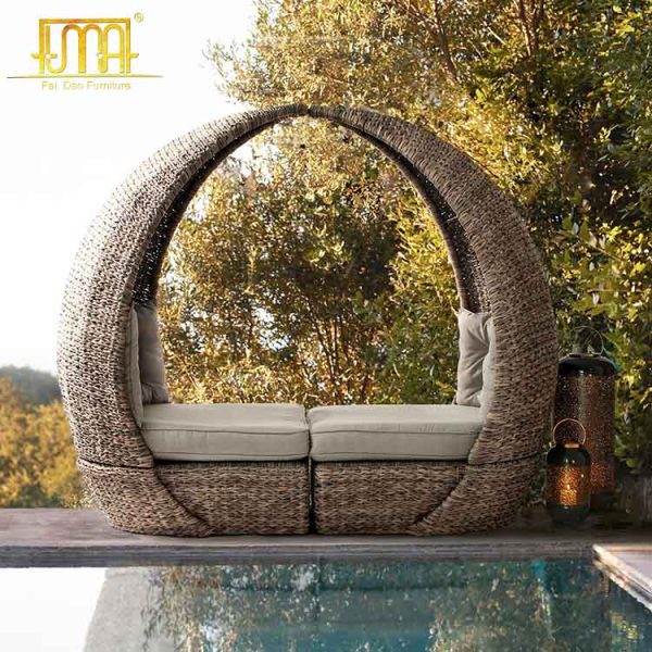 Daybed outdoor with canopy