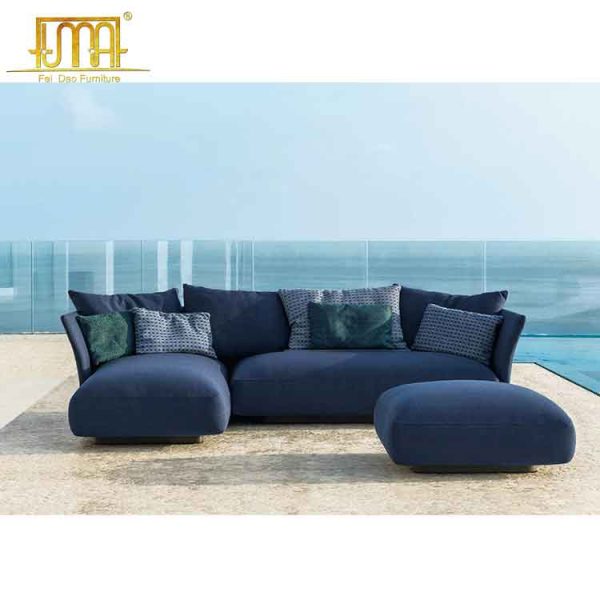 Outdoor patio sectional sofa