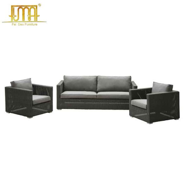 Ratten sofa