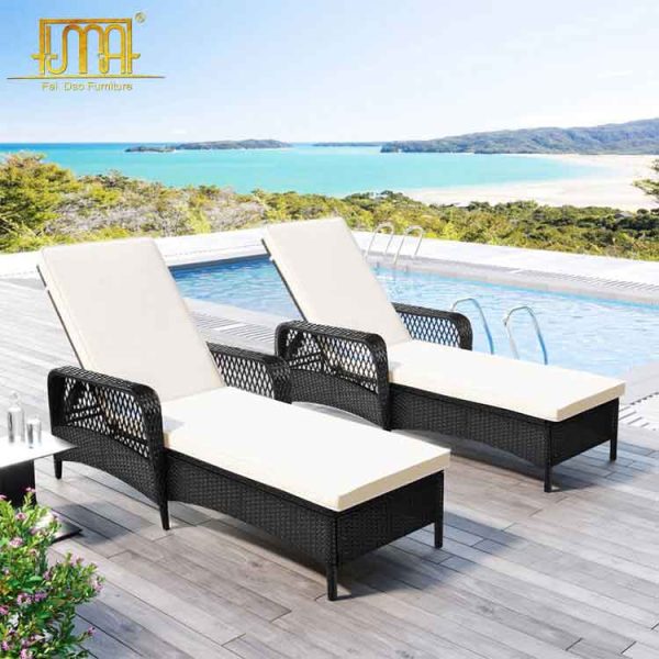 Outdoor sun lounge chairs