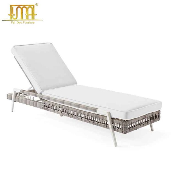 Sunlounger bed