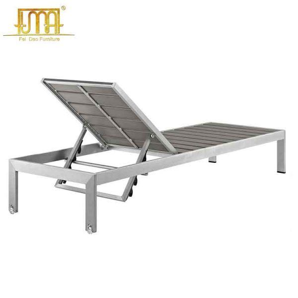 Folding sunlounger