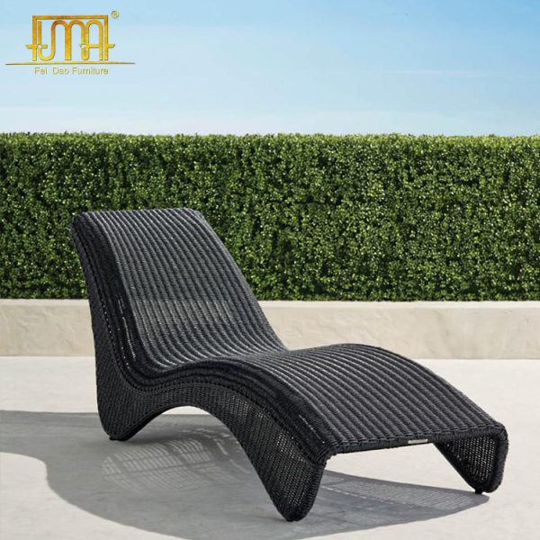 Curved sun lounger