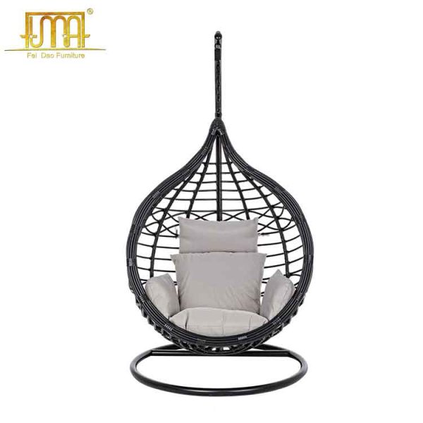 Outdoor swing chair