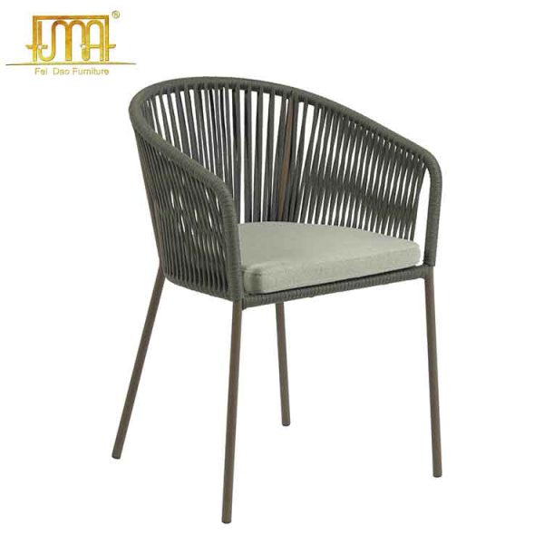 Metal patio chair and table